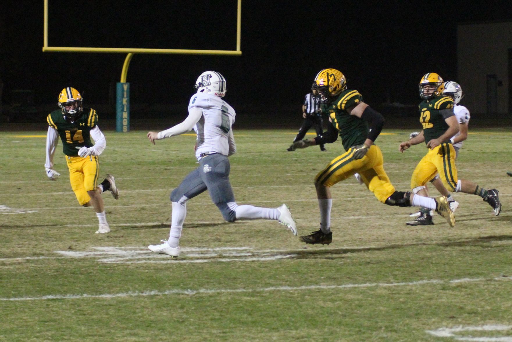 Kingsburg shuts down Hoover